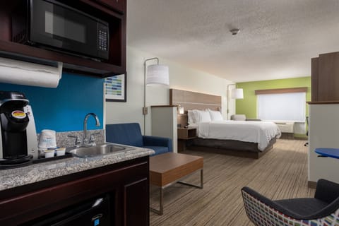 Suite, 1 Bedroom | Desk, laptop workspace, blackout drapes, iron/ironing board