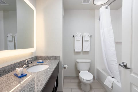 Standard Room, 2 Queen Beds | Bathroom | Free toiletries, hair dryer, towels
