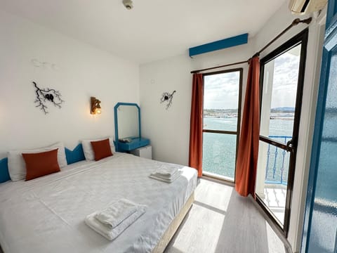 Standard Room, Sea View | Desk, free WiFi