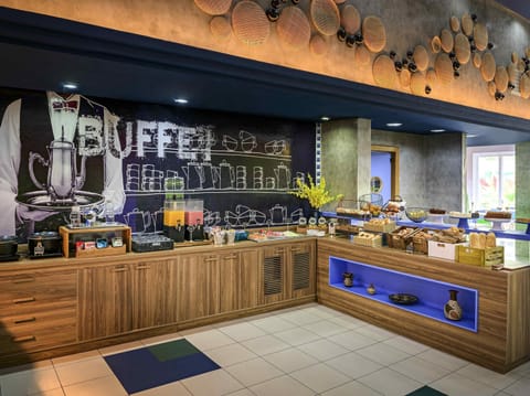 Daily buffet breakfast for a fee