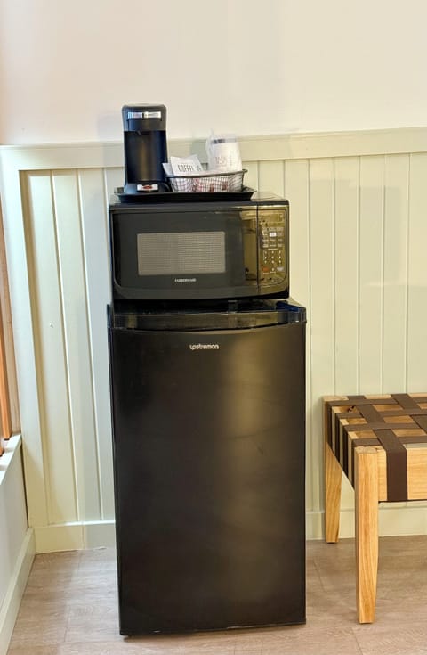 2 Queen Suite | Desk, free WiFi, bed sheets