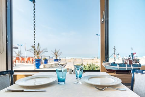 Lunch, dinner served; seafood, ocean views