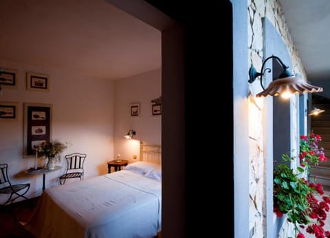 Minibar, in-room safe, desk, free WiFi