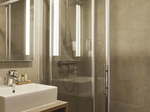 Classic Room, 1 Double Bed | Desk, blackout drapes, soundproofing, iron/ironing board