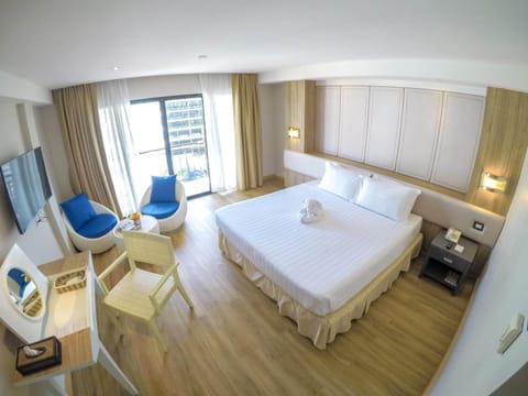 In-room safe, desk, free WiFi, bed sheets