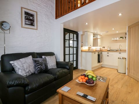 Cottage, Private Bathroom | Lounge