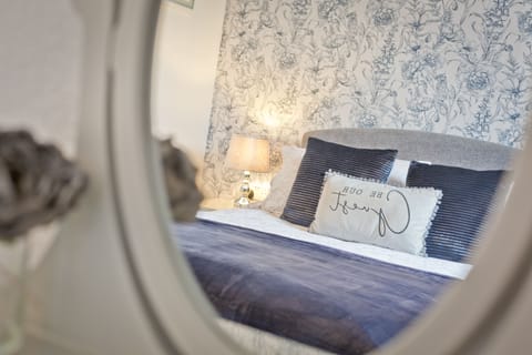 Double Room, 1 Double Bed, Ensuite | Premium bedding, iron/ironing board, free WiFi, bed sheets