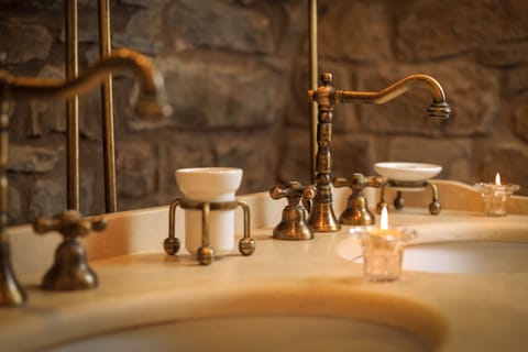 Deluxe Studio Suite (I Castagni) | Bathroom | Designer toiletries, hair dryer, bathrobes, slippers