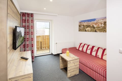 Suite, 1 Bedroom, Balcony, Mountain View | Hypo-allergenic bedding, in-room safe, blackout drapes, soundproofing