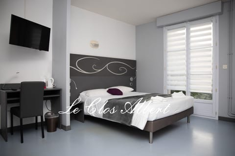 Premium bedding, desk, laptop workspace, free WiFi