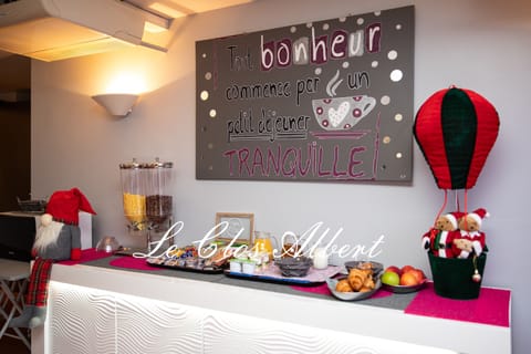 Daily continental breakfast (EUR 8.00 per person)