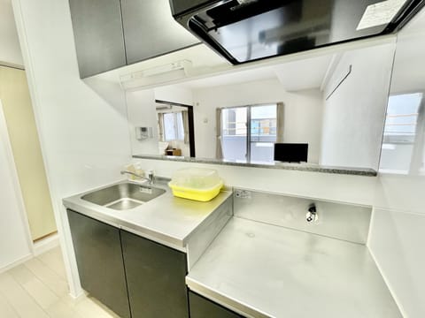 Deluxe Room | Private kitchen | Fridge, microwave, electric kettle