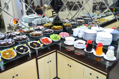 Free daily buffet breakfast