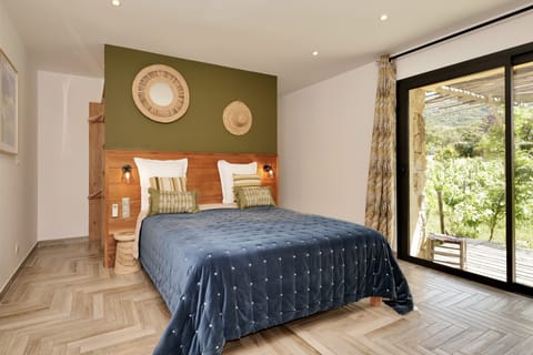 Superior Triple Room | Premium bedding, desk, free WiFi, bed sheets