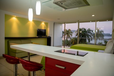 2-bed Suite Ocean View | In-room safe, desk, free WiFi, bed sheets