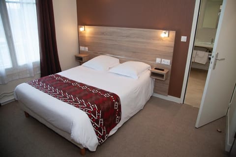 Double Room | Desk, free cribs/infant beds, free WiFi, bed sheets