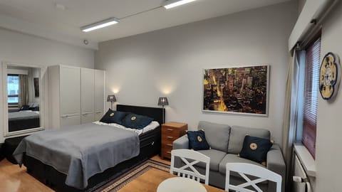 City Studio Suite, 1 Queen Bed | Individually decorated, individually furnished, desk, iron/ironing board