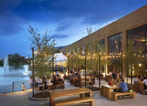 3 restaurants; breakfast, lunch, dinner, and brunch served