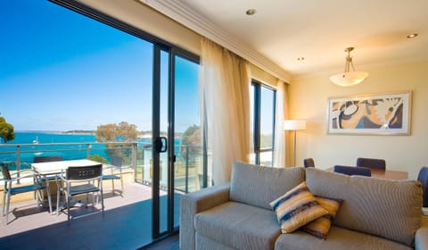 Bayview Apartment One Bedroom | In-room safe, soundproofing, iron/ironing board, free WiFi