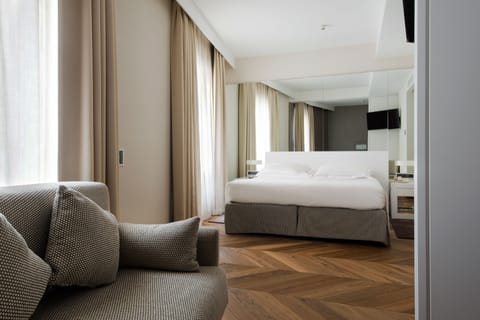 Premium bedding, down comforters, minibar, in-room safe