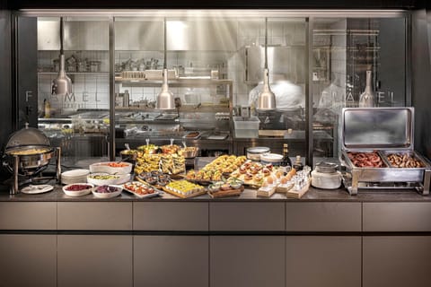 Daily buffet breakfast (CHF 35 per person)