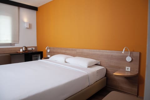 Standard Room | Minibar, in-room safe, desk, WiFi (free)