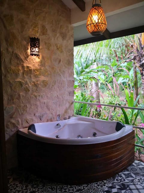 Deluxe Room | Private spa tub