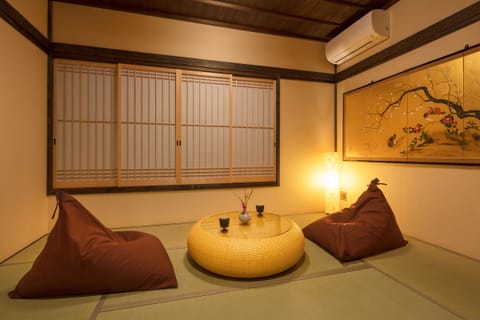 Private Machiya Townhouse (2 Single Beds and 2 Japanse Futon) | 3 bedrooms, in-room safe, individually decorated, individually furnished