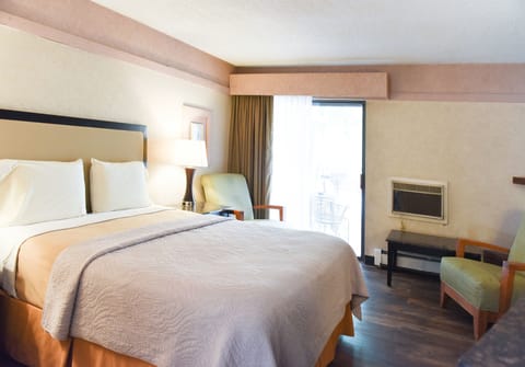 Standard Room, 1 Queen Bed, River View | Desk, free WiFi, bed sheets