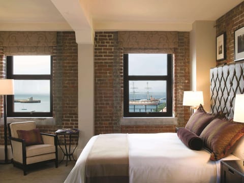 Room, 1 Bedroom, Bay View (1 King) | Frette Italian sheets, premium bedding, pillowtop beds, in-room safe