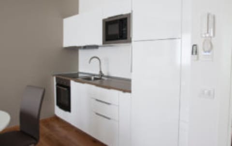 Apartment, 1 Bedroom, Accessible | Private kitchen | Fridge, microwave, stovetop, coffee/tea maker