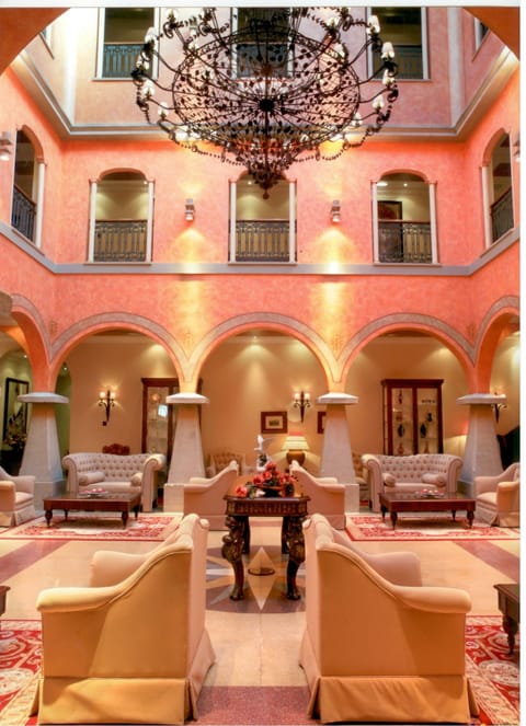 Lobby lounge