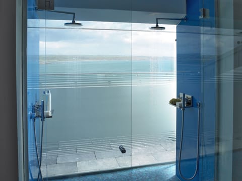 Suite (Cliff Veranda Suite) | Bathroom | Separate tub and shower, free toiletries, hair dryer, bathrobes