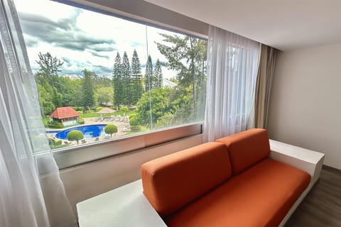 Junior Suite, 1 King Bed, Non Smoking | Premium bedding, down comforters, in-room safe, desk