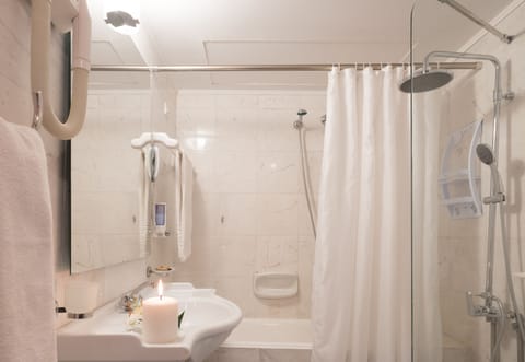 In-room safe, desk, bed sheets