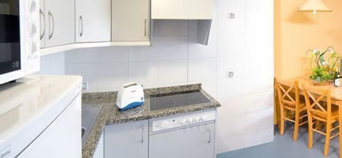 Full-size fridge, microwave, coffee/tea maker, cookware/dishes/utensils