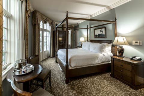 Premium bedding, in-room safe, desk, blackout drapes