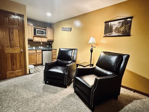 Deluxe Cabin | Free WiFi, bed sheets