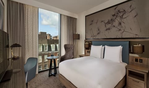 Hypo-allergenic bedding, in-room safe, desk, laptop workspace