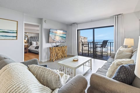 Top-Floor Three-Bedroom Apartment - Ocean View - Pet-Friendly - Unit #907 | Living area | Flat-screen TV