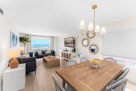 Direct Ocean View Deluxe Three-Bedroom Apartment - Unit 68 | In-room dining