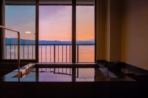 Universal Suite 6F, Non Smoking | Bathroom | Free toiletries, hair dryer, slippers, bidet
