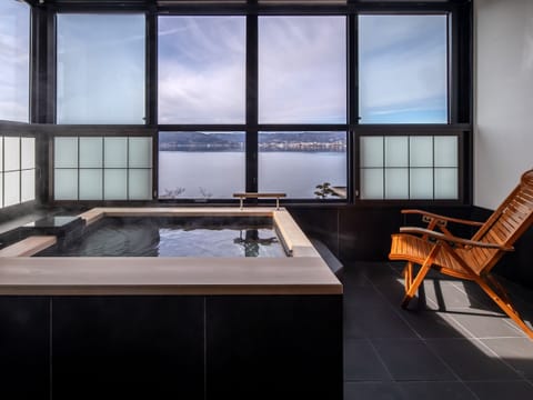 Separate tub and shower, deep soaking tub, free toiletries, hair dryer