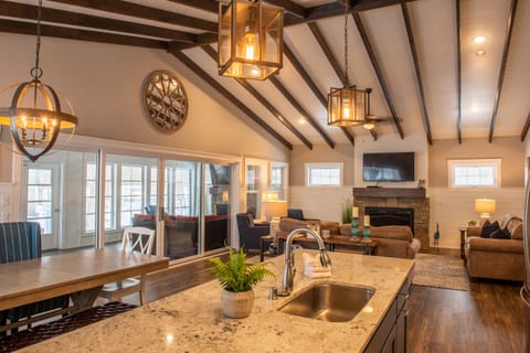 580 - 4 Bdrm Fairway Pines | Living area | Flat-screen TV