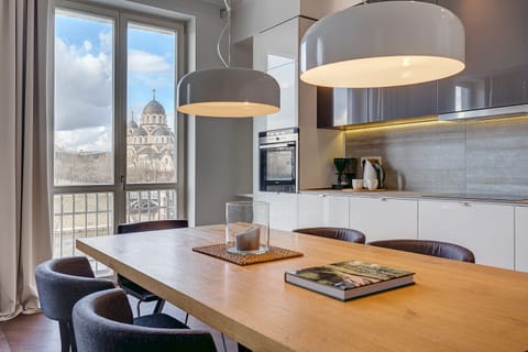 Luxury Apartment, 2 Bedrooms, River View | In-room dining