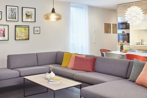 Großes Glueck Blaetterrauschen (Private Sauna) | Living area | Flat-screen TV