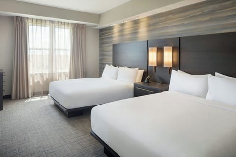 Hypo-allergenic bedding, in-room safe, desk, laptop workspace