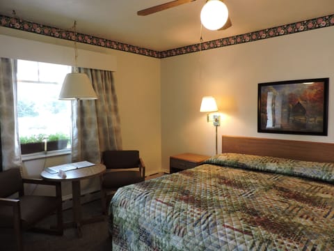 Standard Room, 1 King Bed | Free WiFi, bed sheets