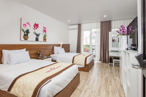 Twin Room | In-room safe, desk, free WiFi