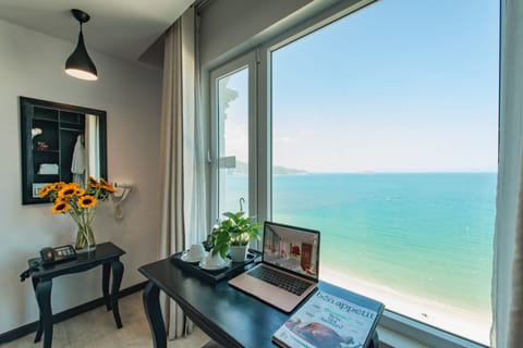 Triple Room With Sea View | Minibar, in-room safe, desk, free WiFi